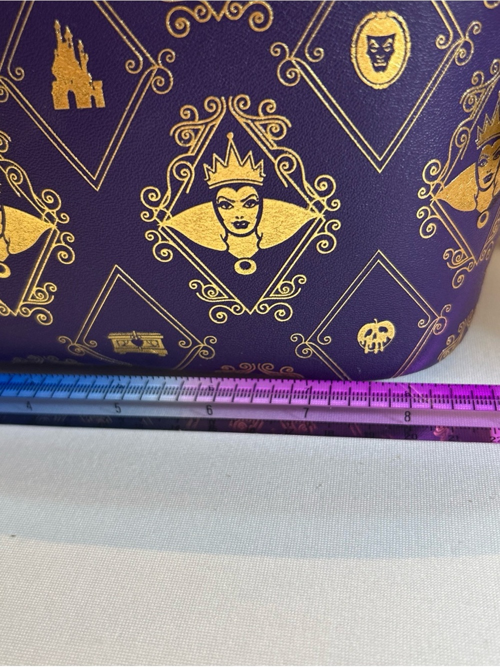 Disney Purple Cosmetic Bag with Gold Evil Queen Motif Bath & Body Works NWT - Picture 5 of 8